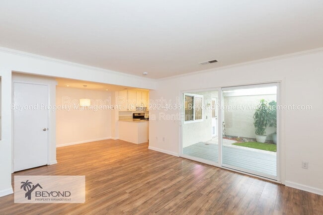 Building Photo - 1335 Caminito Septimo