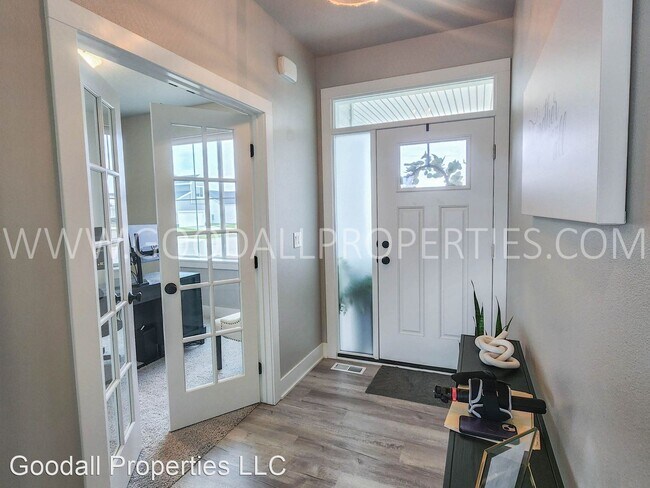 Building Photo - 4 br, 2.5 bath House - 603 NE Pearl Dr