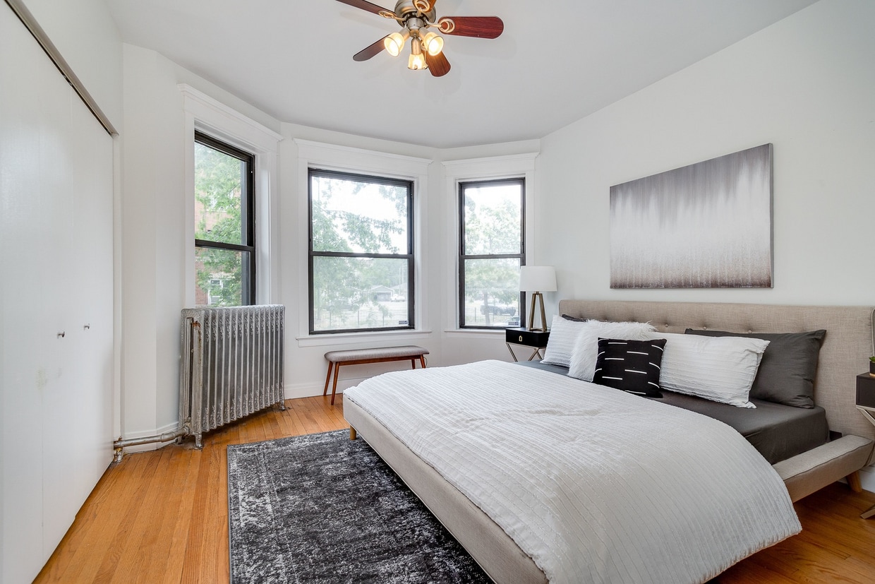 Foto principal - 6102 S Ingleside Ave