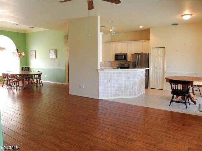 Foto del edificio - 13011 Silver Sands Dr