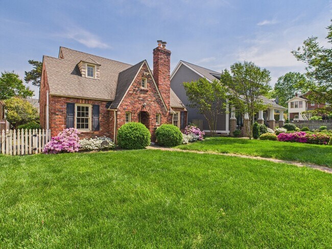 Foto del edificio - 307 Lexington Rd