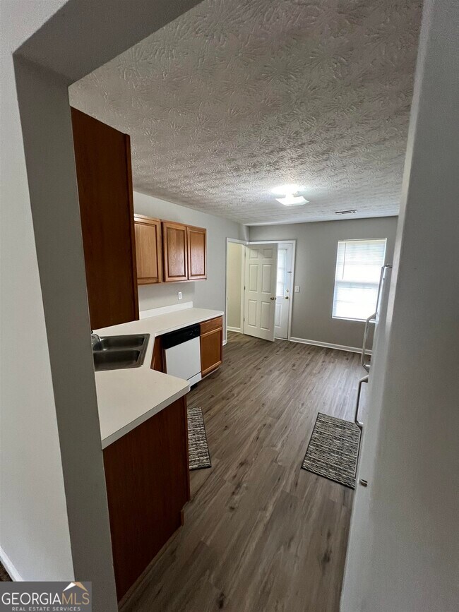 Building Photo - 70 Oak Park Dr