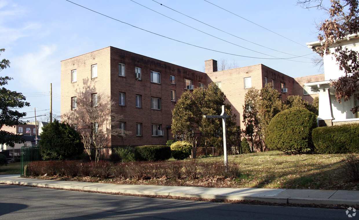 Primary Photo - Maplewood Apartments