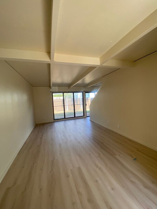 Building Photo - Puu Heleakala 4 Bedroom/1.5 Townhome