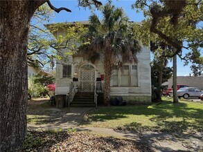 Building Photo - 1121 Montauk Ave