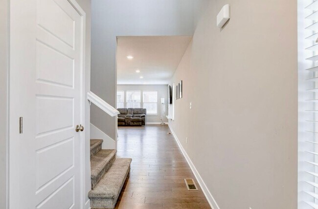 Foto del edificio - Spacious 4 beds 2.5 baths in Lees Summit