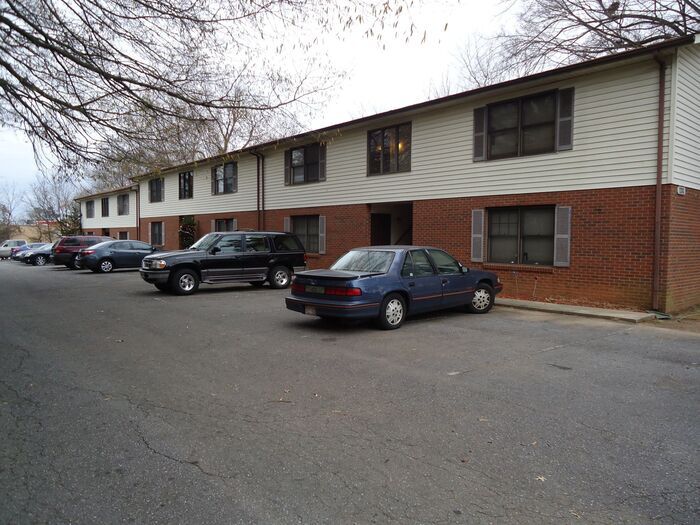 Primary Photo - 1BD/1BA Second Floor Unit in Hickory