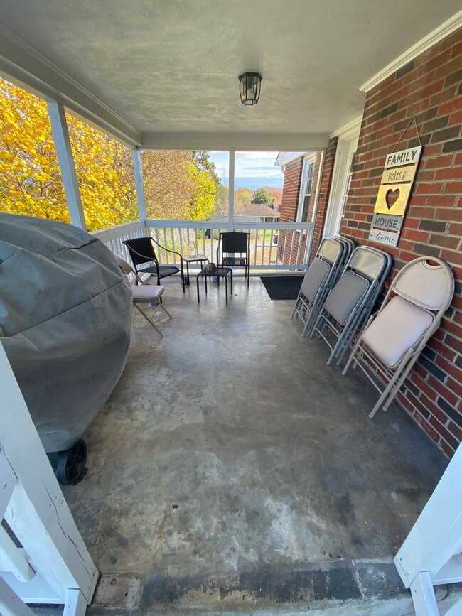 Side Covered Porch - 4678 Fort Ave