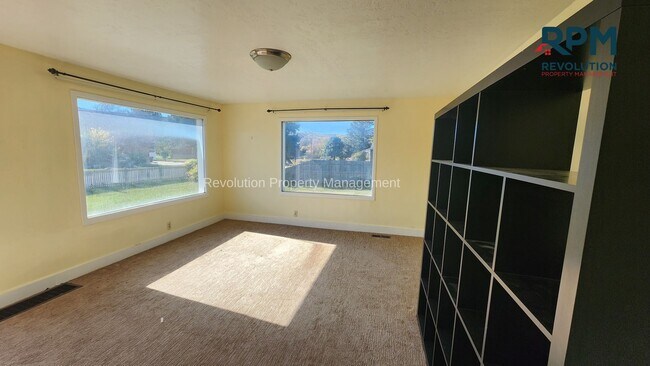 Building Photo - 3 Bedroom house in South Weber