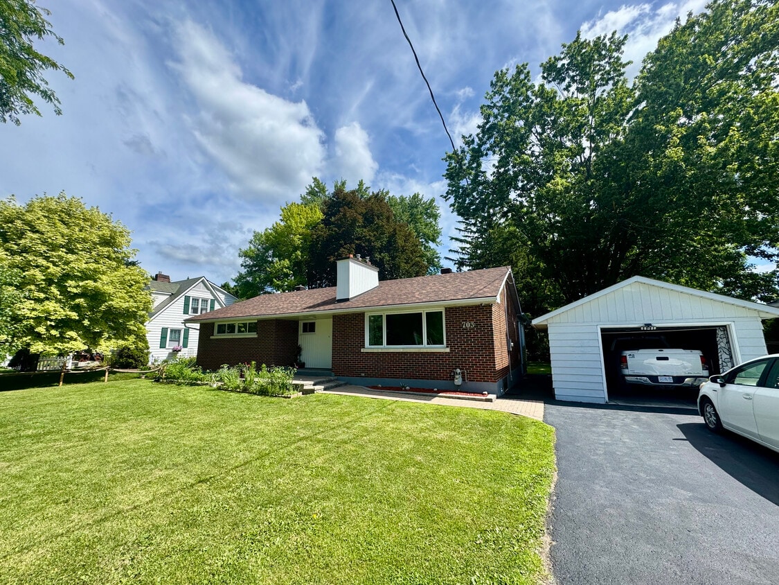 Primary Photo - 703 Prescott St