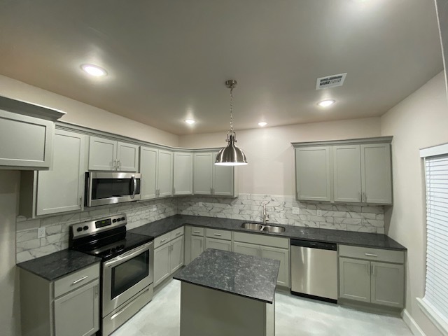 Kitchen - 900 Williams Dr