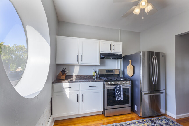 kitchen - 6644 Gravois Ave