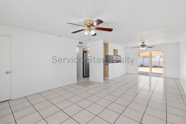 Building Photo - 6225 W Almeria Rd