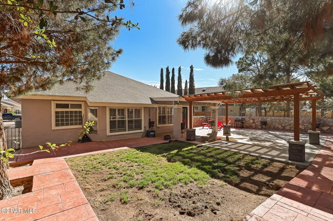 Building Photo - 13709 Paseo Hermoso Dr