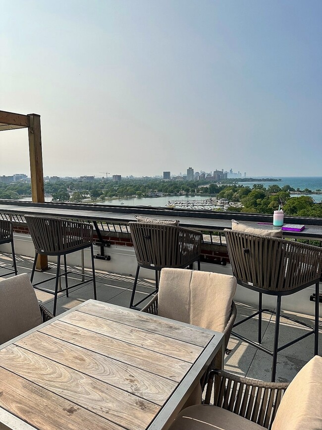 Foto del edificio - 2211 E 67th St