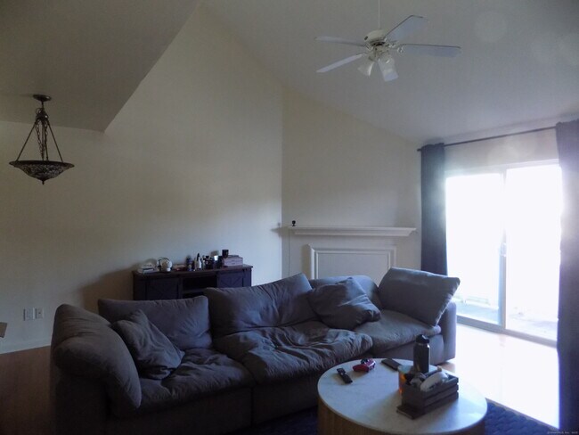 Foto del edificio - 112 Willow Springs
