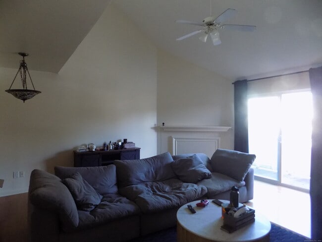 Building Photo - 112 Willow Springs