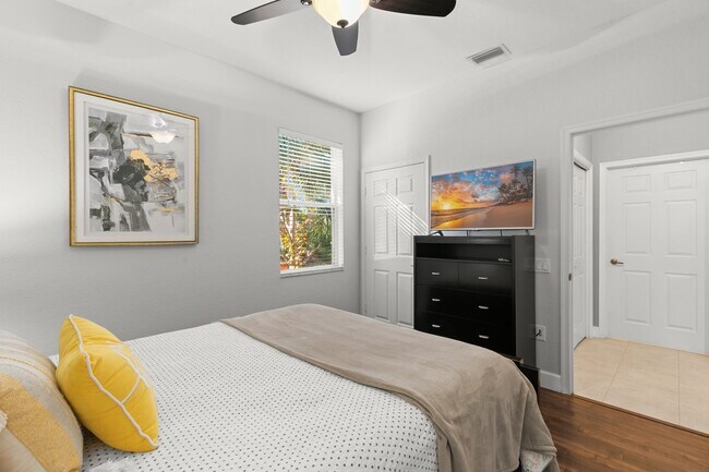 Foto del edificio - 10021 Heather Ln