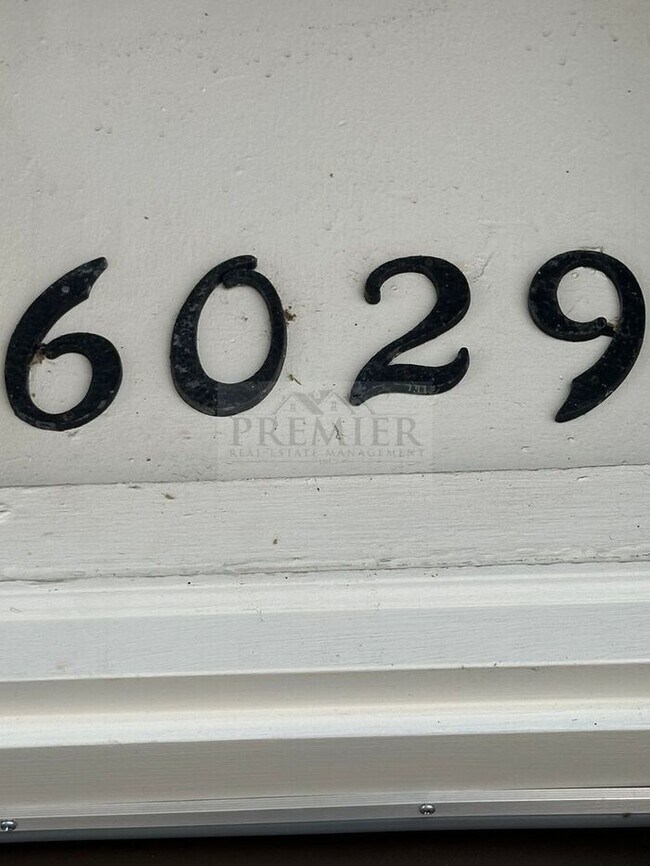 Foto del edificio - 6029 Barton St