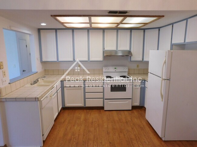 Foto del edificio - Nice 3bd/2ba House with 2 Car Garage near ...