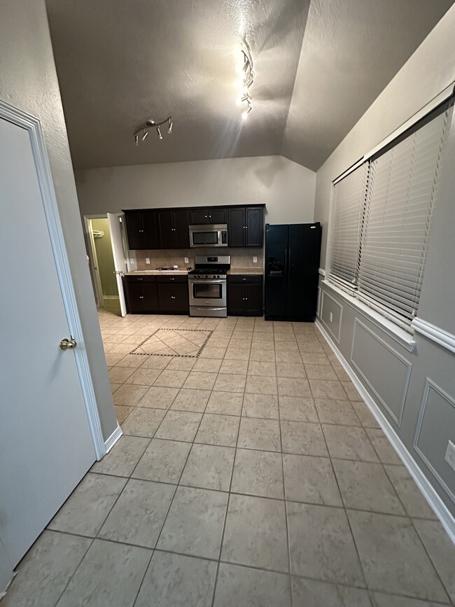 Nice and open kitchen - 5211 Opal Sky Dr