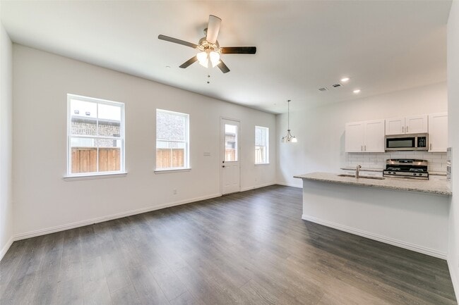 Building Photo - 2418 Ash Ln