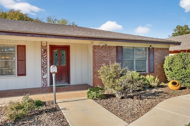 Foto del edificio - 3210 Cimmaron Ave