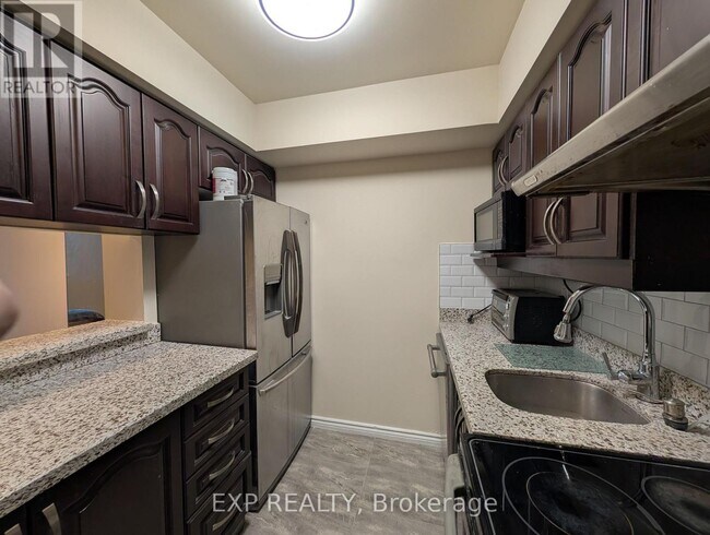 Building Photo - 633 Bay St.