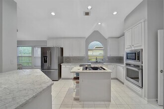 Building Photo - 12126 Laguna Pointe Ln