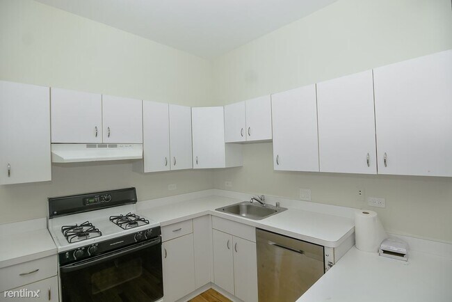 Building Photo - 4307 N Paulina St