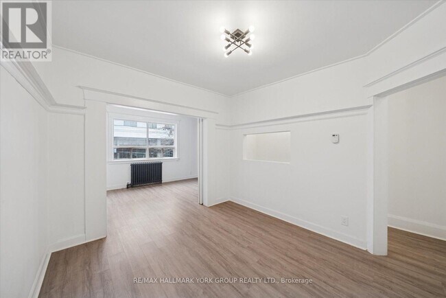 Building Photo - 1578A QUEEN STREET E