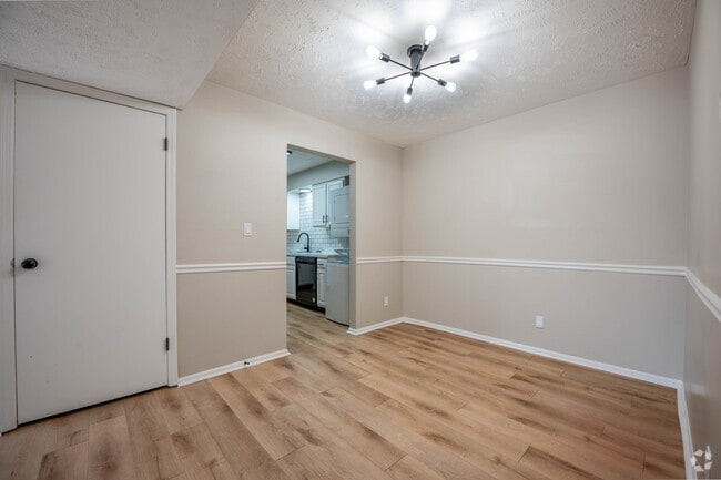 2BR, 2BA - 950SF - Dining Room - The Eclipse Apartment Homes