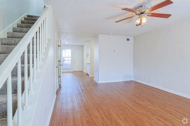 2 habitaciones, 1,5 baños, 1150 pies cuadrados - Towne Oaks