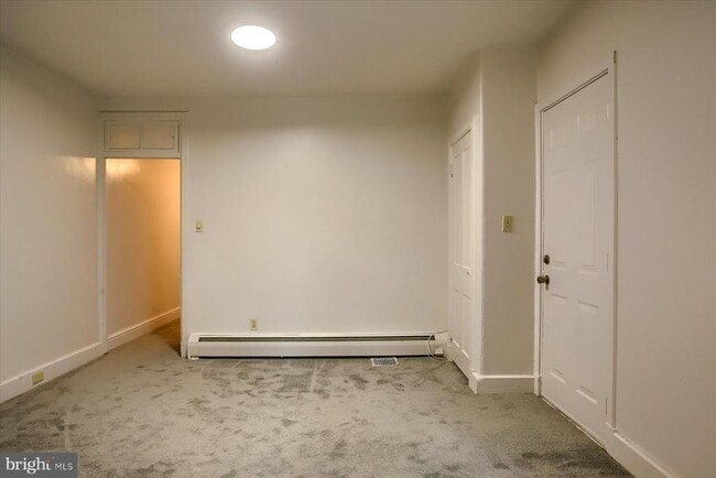 Building Photo - 310 S Market St