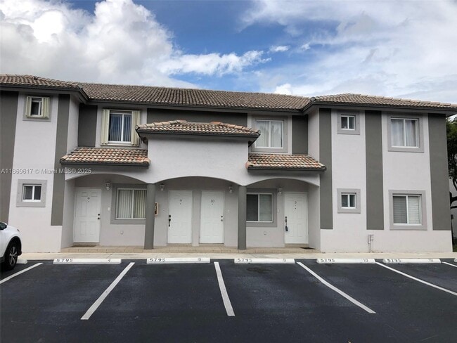 Foto del edificio - 5795 NW 109th Ave