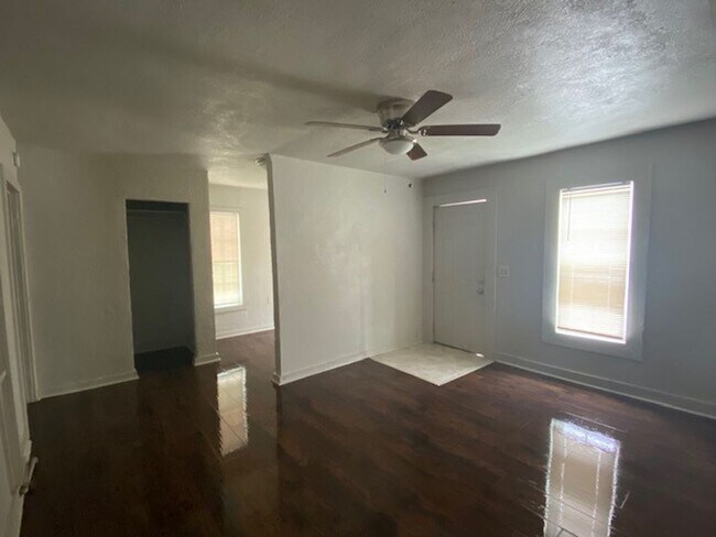 Foto del edificio - 905 SW 3rd St