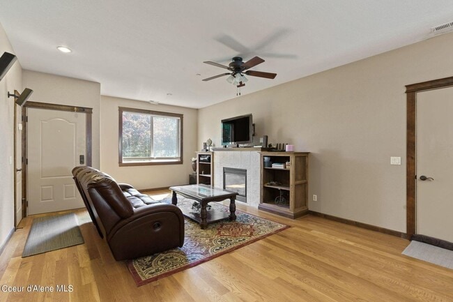 Building Photo - Gated Black Bay Community condo 3 bed 2.5 bath