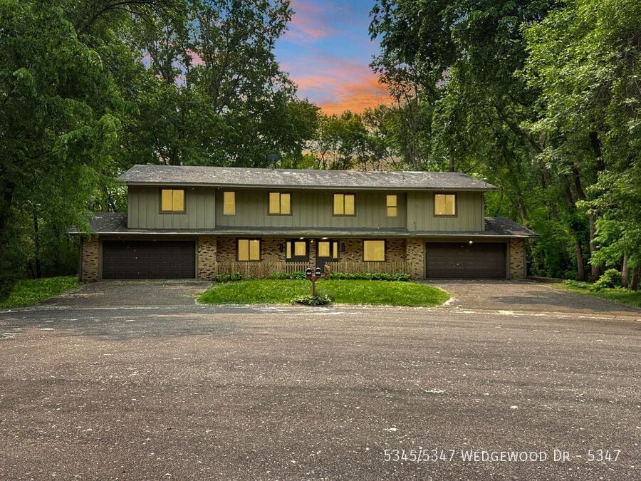 Primary Photo - 5345/5347 Wedgewood Dr-5347