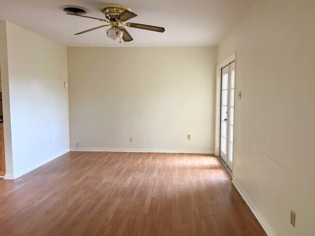 Foto del edificio - 3 br, 2 bath House - 1001 Burkshire Drive