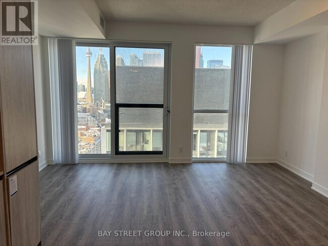 Building Photo - 180 Front St E