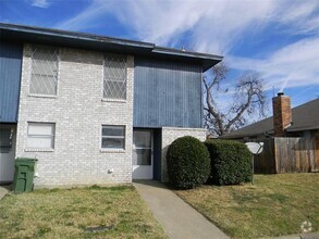 Building Photo - 2041 Minnie Dr