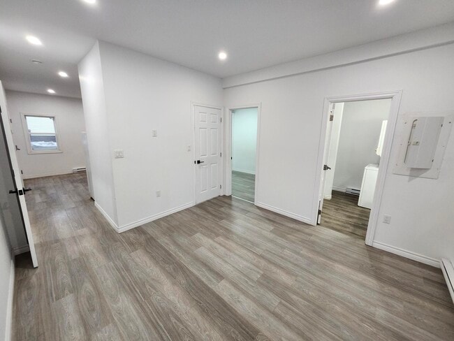 Building Photo - 97 Carleton St