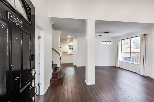 Foto del edificio - 6407 Back Bay Ln