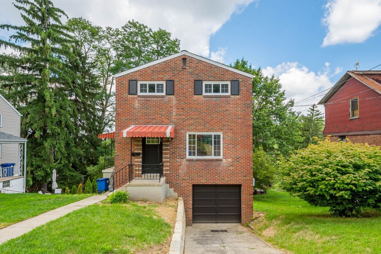 Primary Photo - AVAILABLE SEPT 1ST!! GORGEOUS 3 BEDROOM IN...