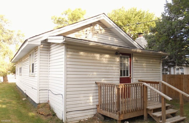 Building Photo - 3 br, 1 bath House - 902 N Kansas Expy