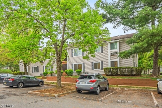 Foto del edificio - 43 Bolton Ct