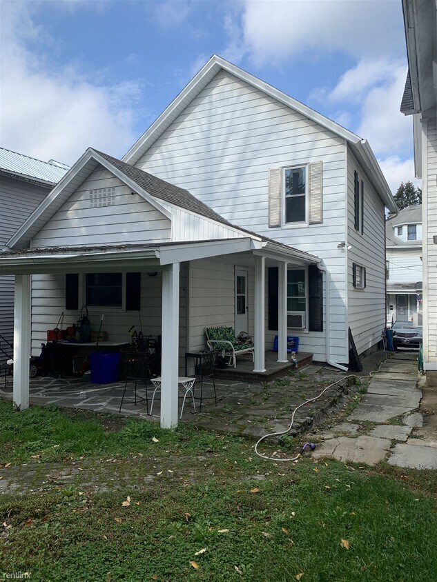 2 br, 1.5 bath House 34 Washington Street House for Rent in