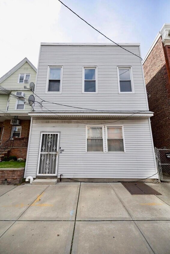 Primary Photo - 663 Avenue C