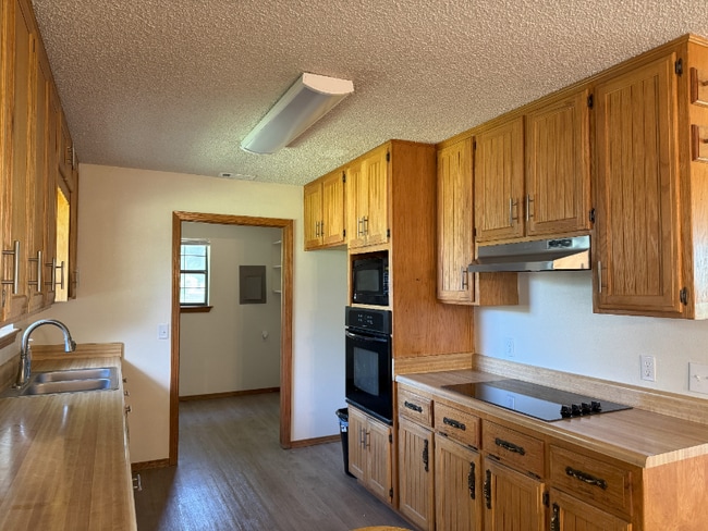 Building Photo - 1470 Klenc Rd