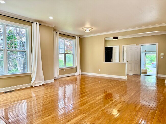 Building Photo - 14 Park Pl Cir